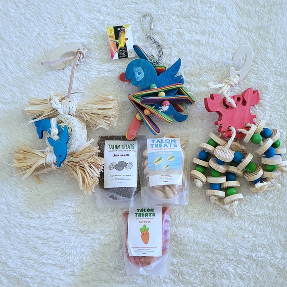 ✨️HP 4X✨️BIRD🐦 Toys For Medium Sized Parrots🦜 (3) and Bird Treats (3) - Picture 9 of 9